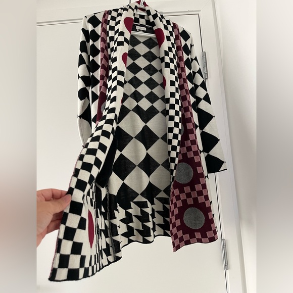 Colorful Geometric Patterned Cardigan - Picture 4 of 8